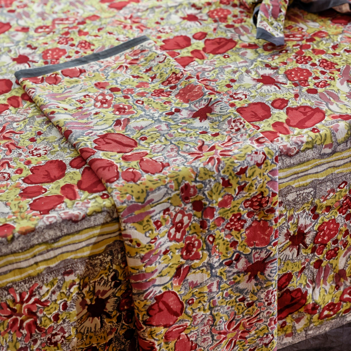 Nappe Jardin gris rouge – Image 8