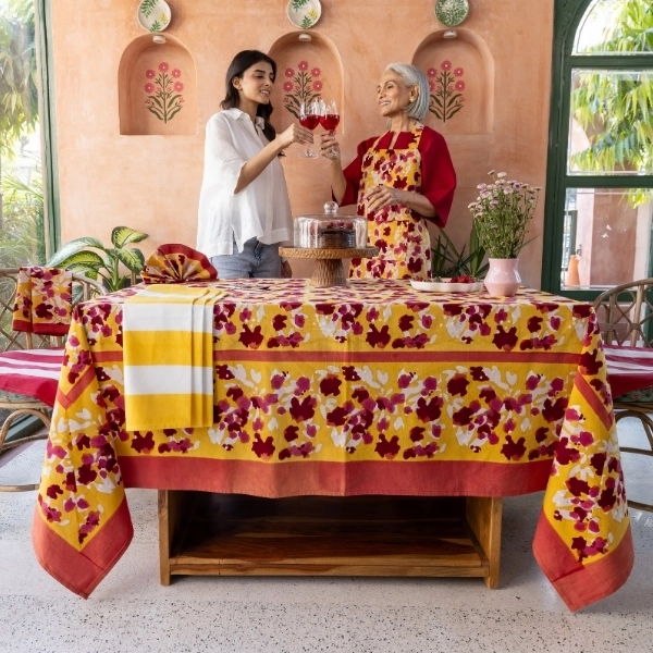 nappe florale jaune et rouge