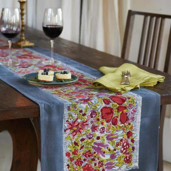 chemin de table jardin gris et rouge